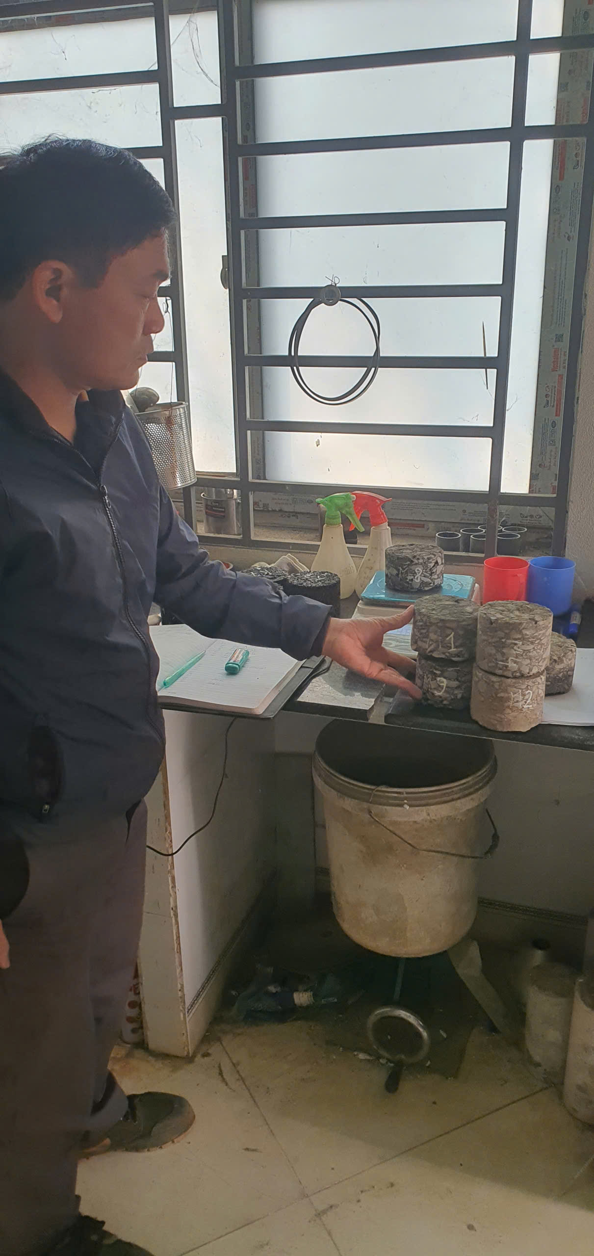 Thí nghiệm nén bê tông